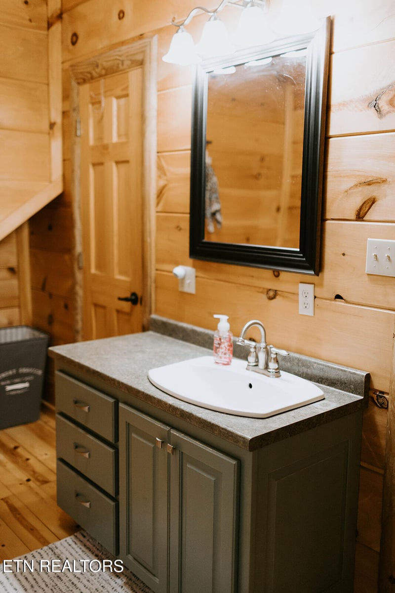 435 John J Smith Rd, Oneida, TN 37841