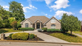 435 Royal Oaks Dr, Maryville, TN 37801
