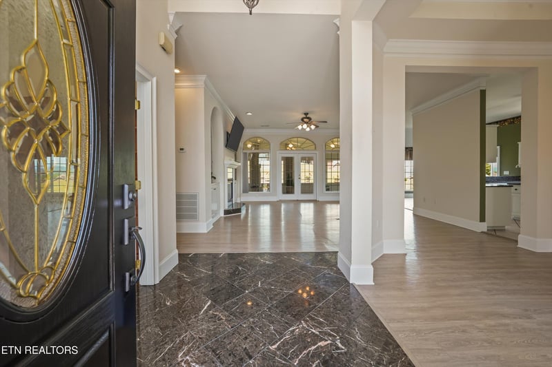 435 Royal Oaks Dr, Maryville, TN 37801