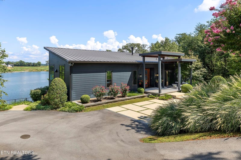 4352 Gravelly Hills Rd, Louisville, TN 37777