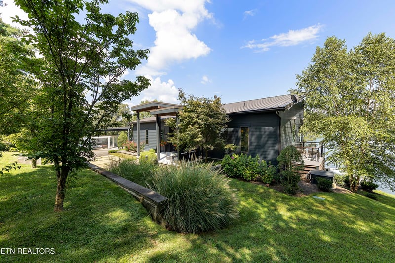 4352 Gravelly Hills Rd, Louisville, TN 37777