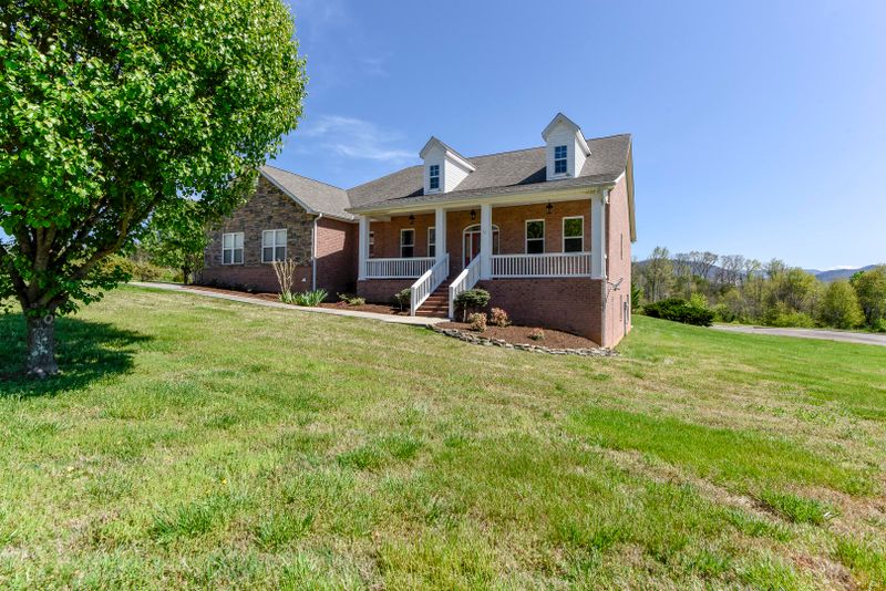 4356 Thunderhead Mountain Dr, Walland, TN 37886