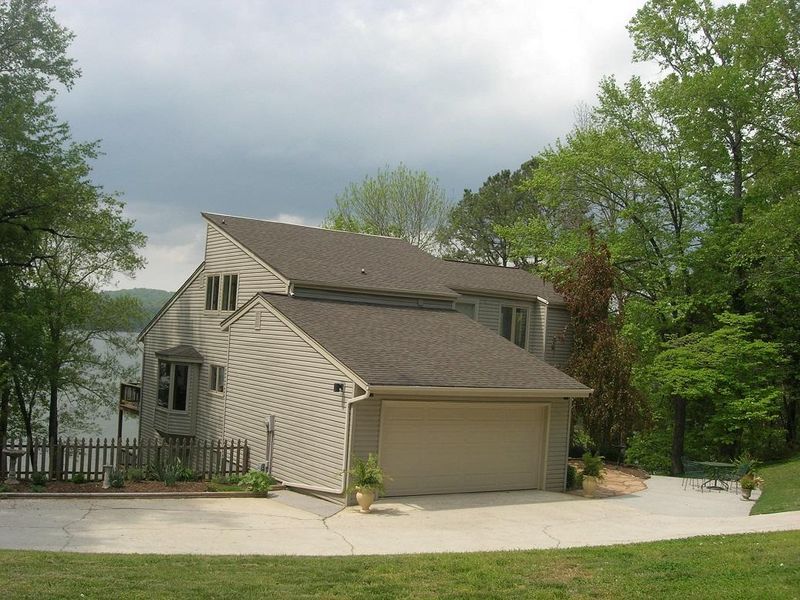 436 Lake Harbor Dr, Kingston, TN 37763