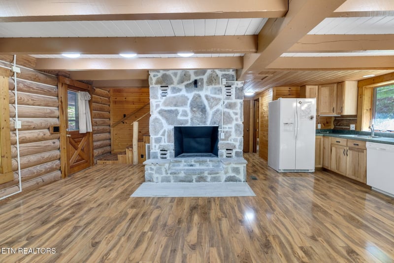 4360 Lakeshore Ave, Sevierville, TN 37876