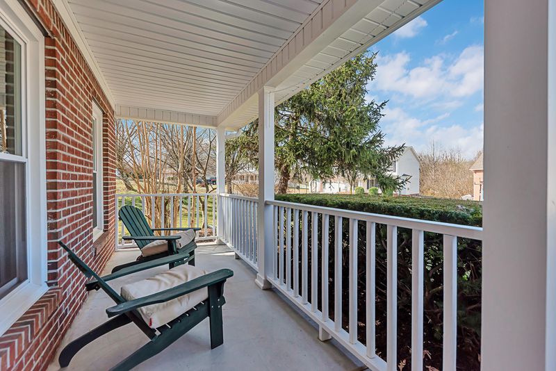 437 Country Run Cir, Powell, TN 37849