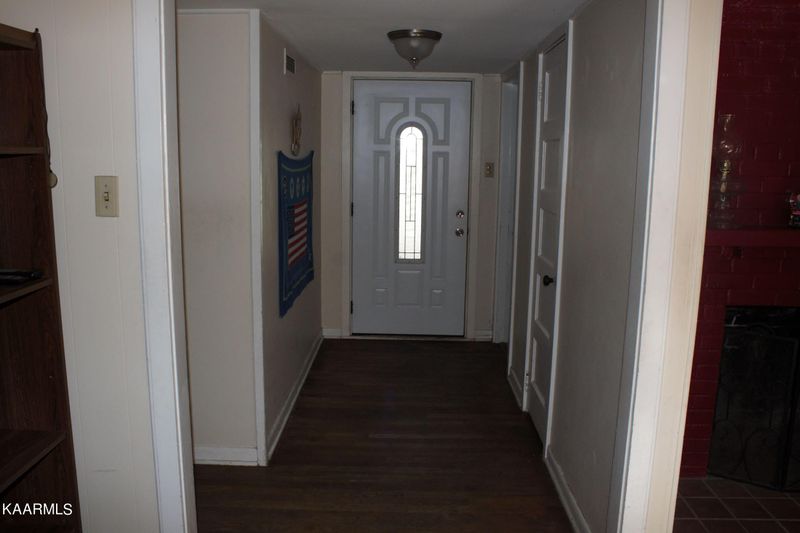437 Delaware Ave, Oak Ridge, TN 37830