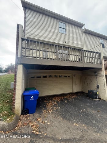 437 S Gallaher View Rd #13, Knoxville, TN 37919