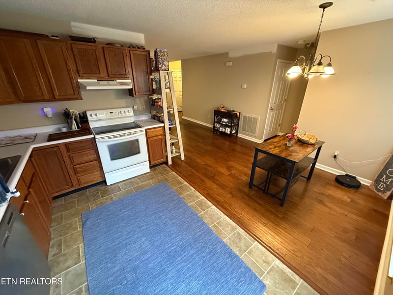 437 S Gallaher View Rd #13, Knoxville, TN 37919