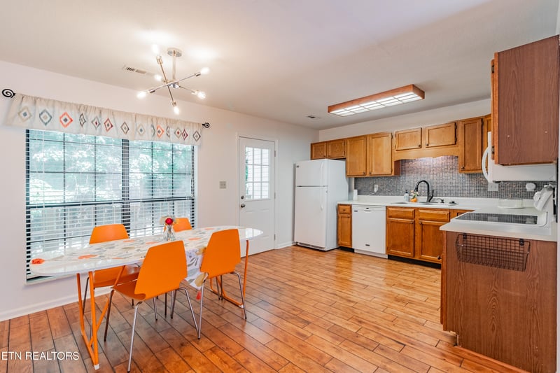 437 S Gallaher View Rd #21, Knoxville, TN 37919
