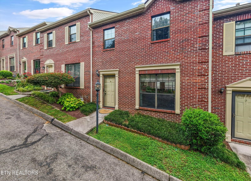 437 S Gallaher View Rd #6, Knoxville, TN 37919