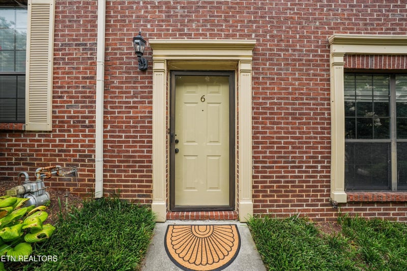 437 S Gallaher View Rd #6, Knoxville, TN 37919