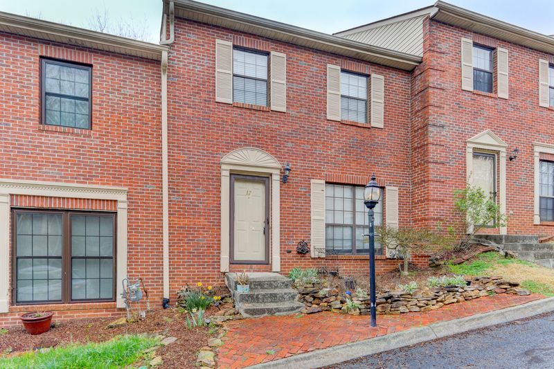 437 S Gallaher View Rd #APT 17, Knoxville, TN 37919