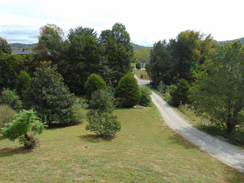 437 Sinking Springs Rd, Clinton, TN 37716