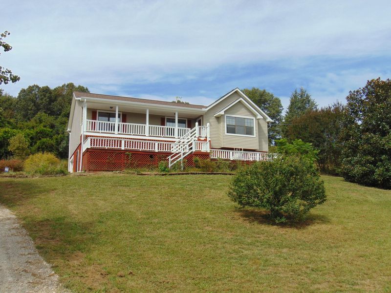 437 Sinking Springs Rd, Clinton, TN 37716