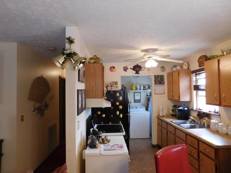 437 W Broad St, Clinton, TN 37716