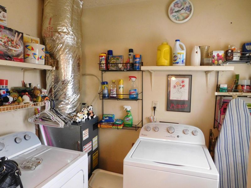 437 W Broad St, Clinton, TN 37716