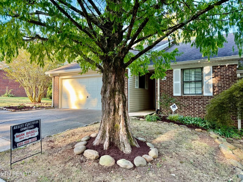 438 Amanda Cir, Knoxville, TN 37922