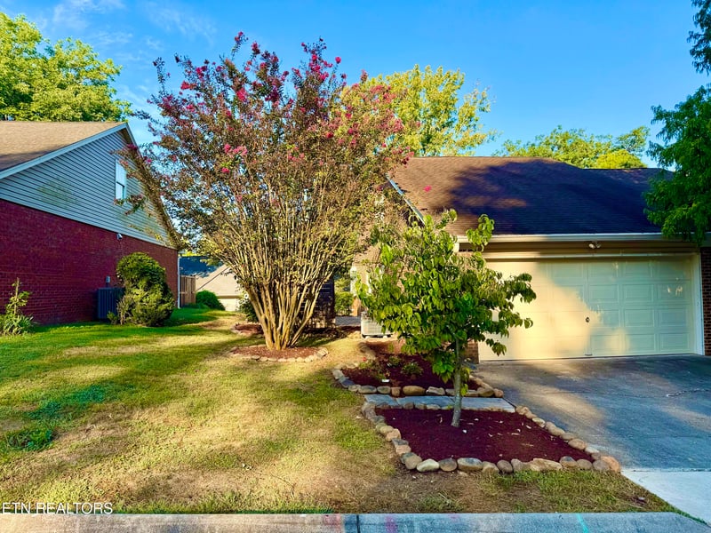 438 Amanda Cir, Knoxville, TN 37922