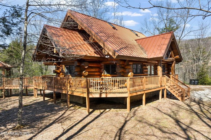 438 Coyote Rd, Gatlinburg, TN 37738