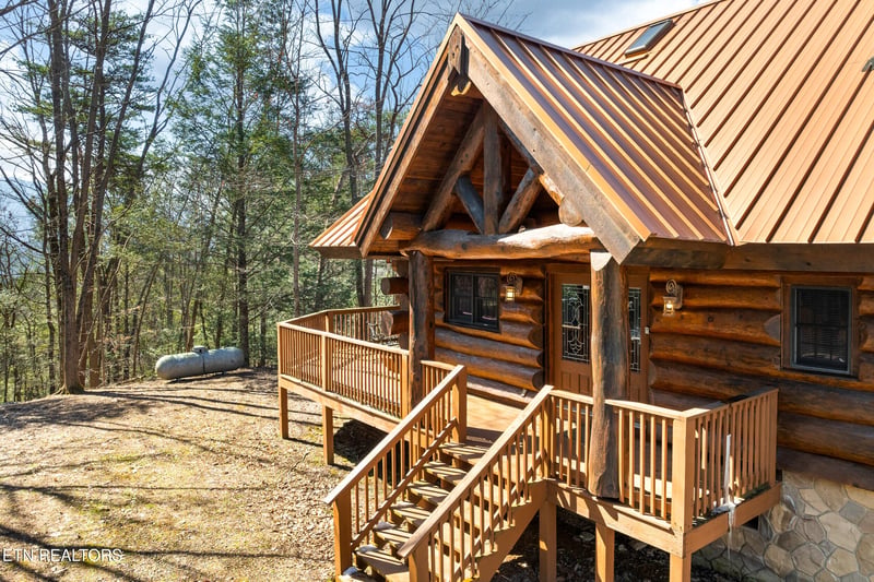 438 Coyote Rd, Gatlinburg, TN 37738