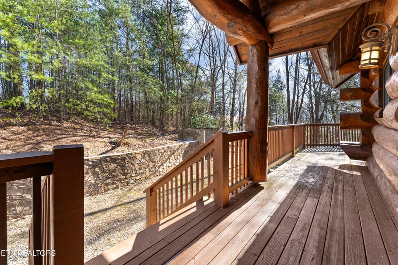 438 Coyote Rd, Gatlinburg, TN 37738
