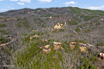 438 Coyote Rd, Gatlinburg, TN 37738