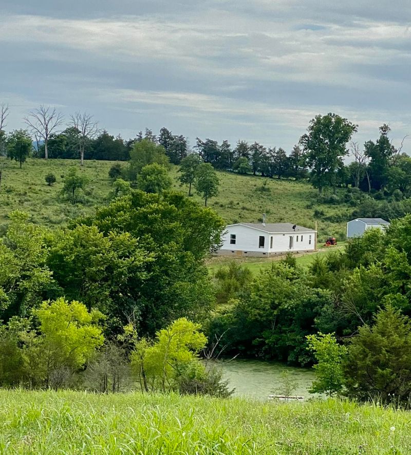 438 Farmers Ln, Lafollette, TN 37766