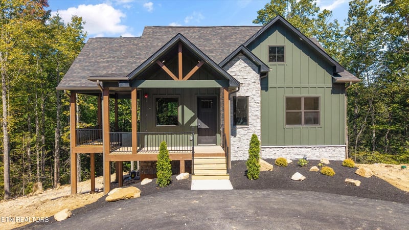 438 Hawken Dr, Walland, TN 37886