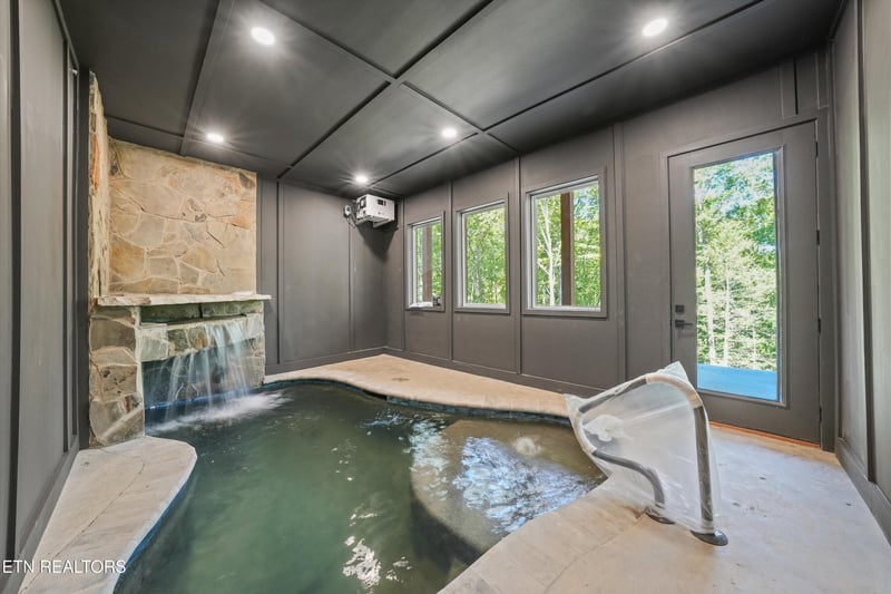 438 Hawken Dr, Walland, TN 37886