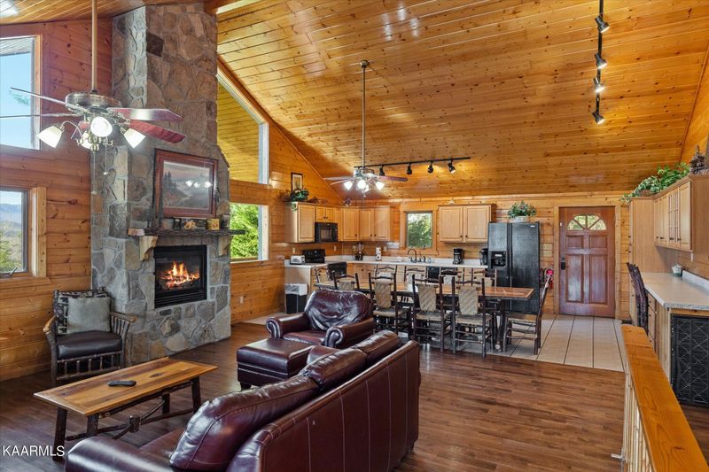438 Ridgeline Way, Gatlinburg, TN 37738