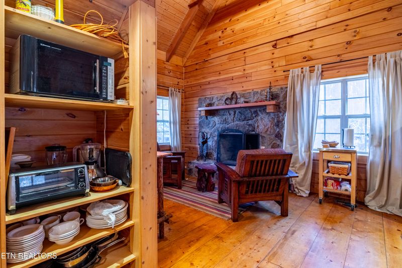 438 Starr Mountain Rd, Tellico Plains, TN 37385