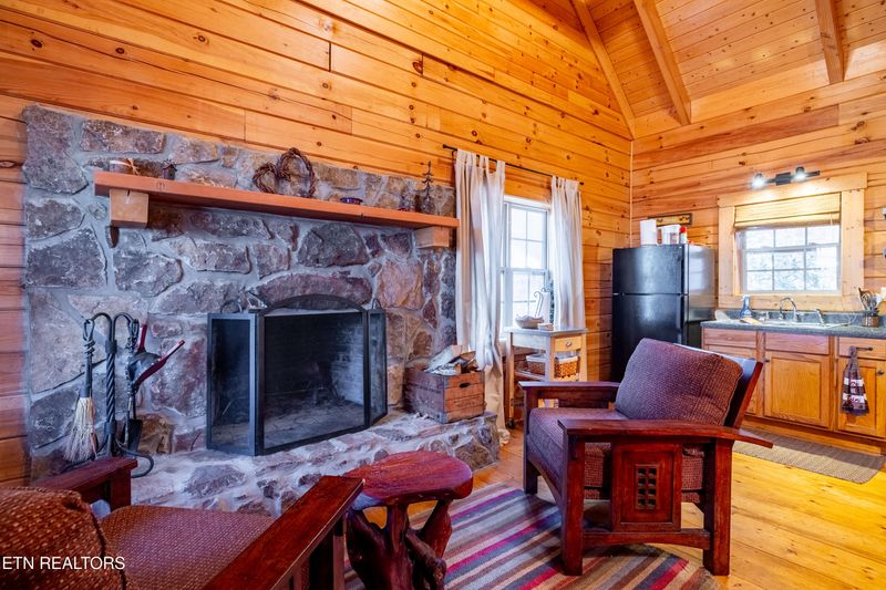 438 Starr Mountain Rd, Tellico Plains, TN 37385