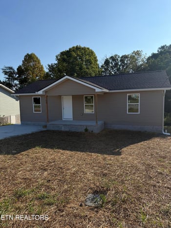 438 Storie Ave, Crossville, TN 38555