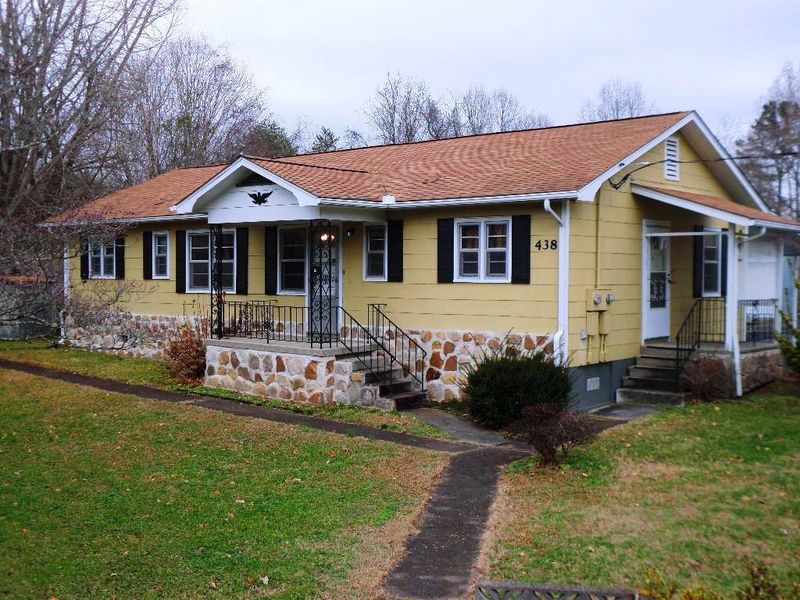 438 W Outer Dr, Oak Ridge, TN 37830