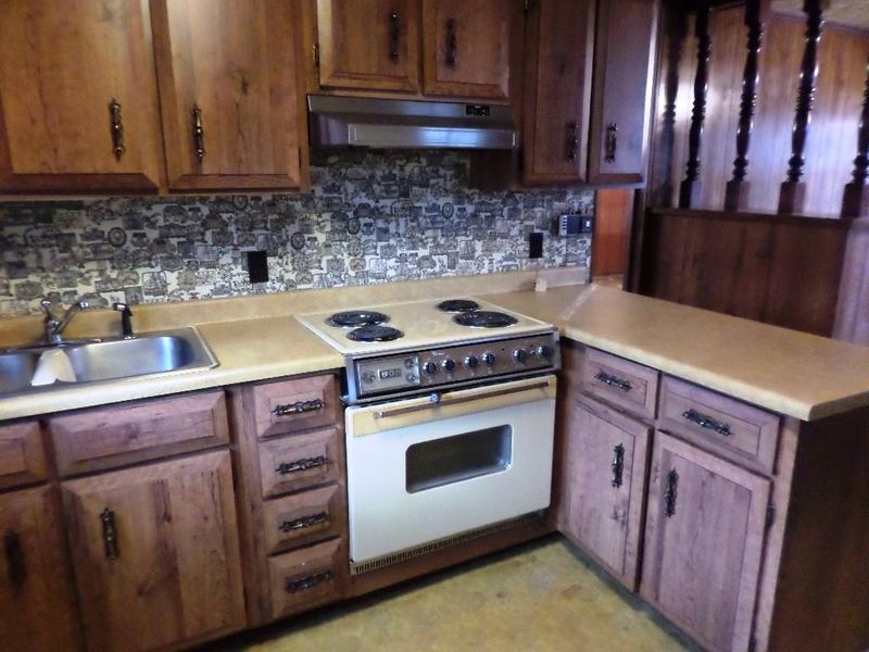 438 W Outer Dr, Oak Ridge, TN 37830