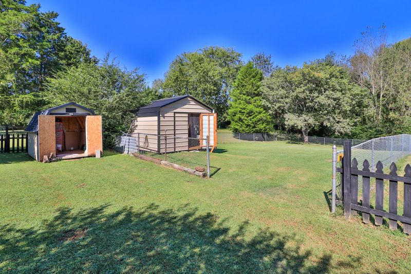 439 Bluff Mountain Dr, Walland, TN 37886