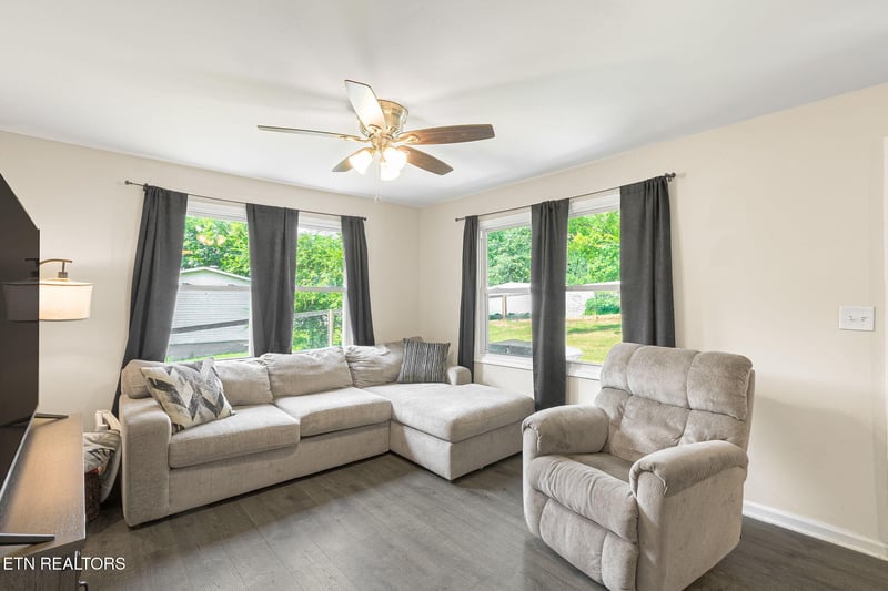 439 Jarnigan St, Clinton, TN 37716
