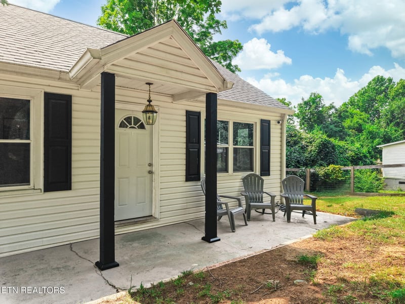 439 Jarnigan St, Clinton, TN 37716