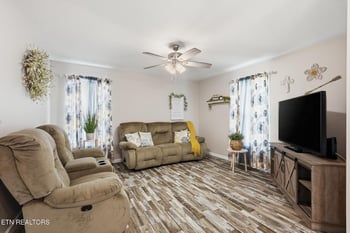 44 Dewey Dr, Crossville, TN 38555