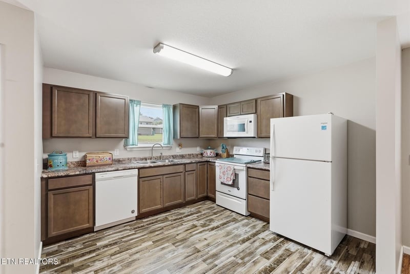 44 Dewey Dr, Crossville, TN 38555