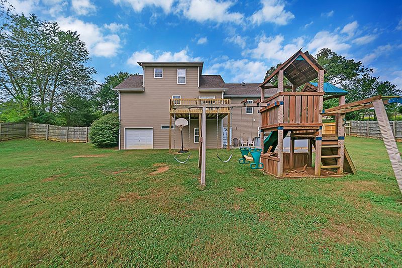 440 Midway Rd, Lenoir City, TN 37772