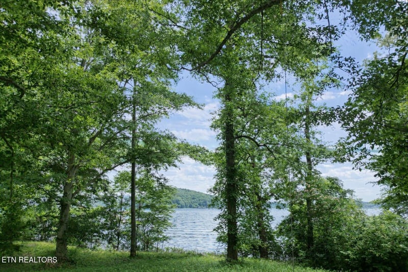 440 Swan Pond Cir Rd, Harriman, TN 37748