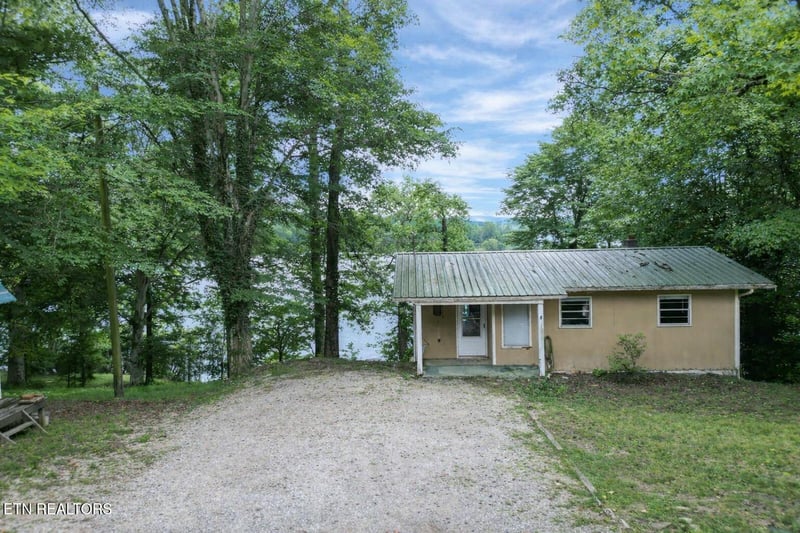 440 Swan Pond Cir Rd, Harriman, TN 37748