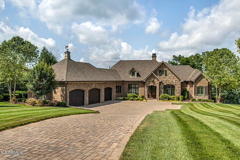 440 Windlass Dr, Lenoir City, TN 37772