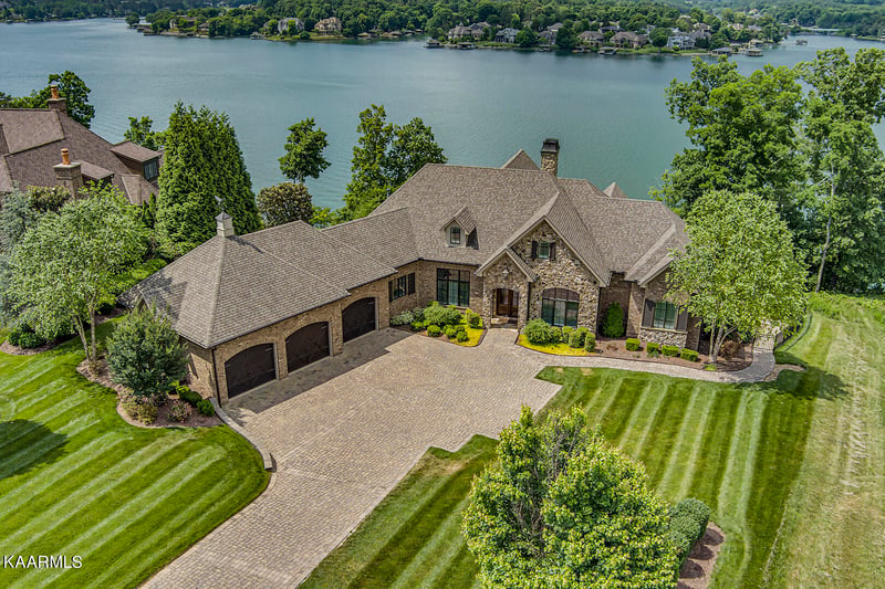 440 Windlass Dr, Lenoir City, TN 37772
