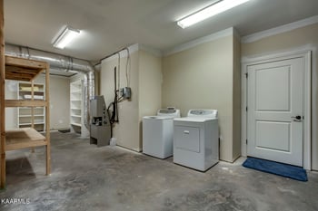 440 Windlass Dr, Lenoir City, TN 37772