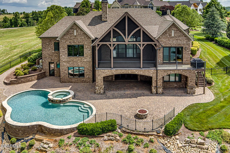 440 Windlass Dr, Lenoir City, TN 37772