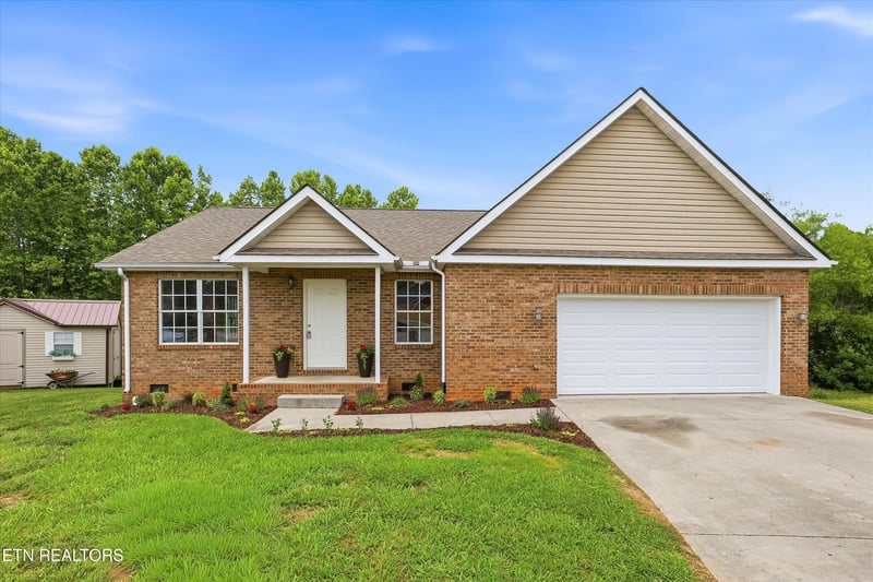 4400 Waldon Pond Ln, Corryton, TN 37721