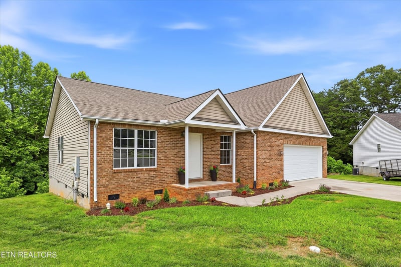 4400 Waldon Pond Ln, Corryton, TN 37721