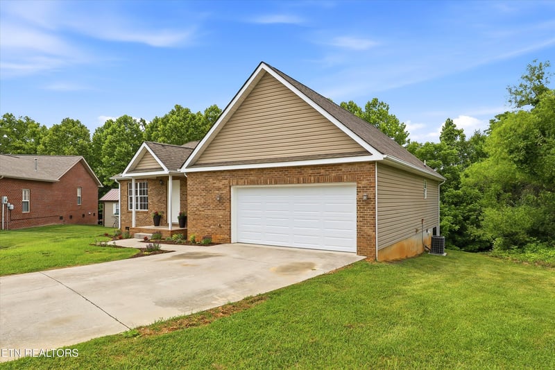 4400 Waldon Pond Ln, Corryton, TN 37721